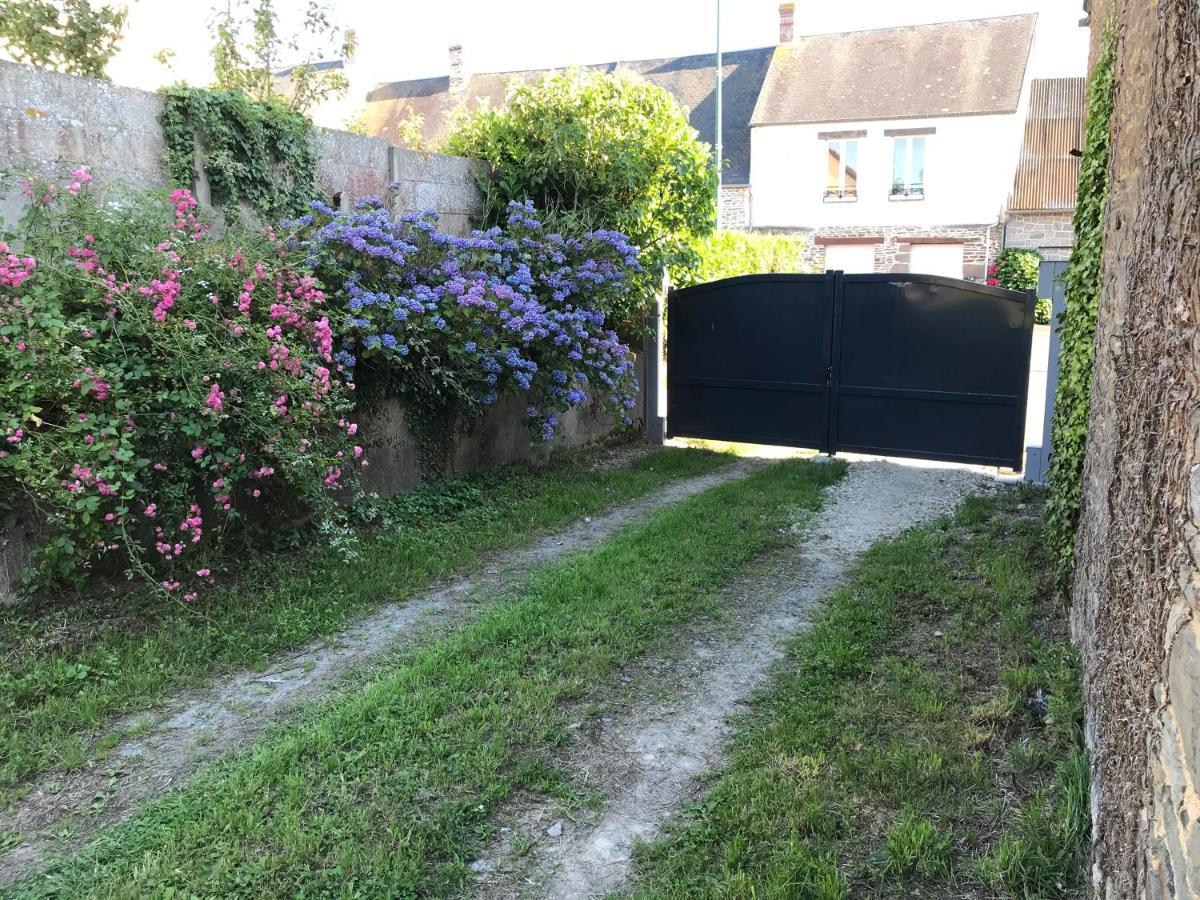 Hebergements Situes A 6 Kms Du Mont Saint Michel Tanis Exteriér fotografie